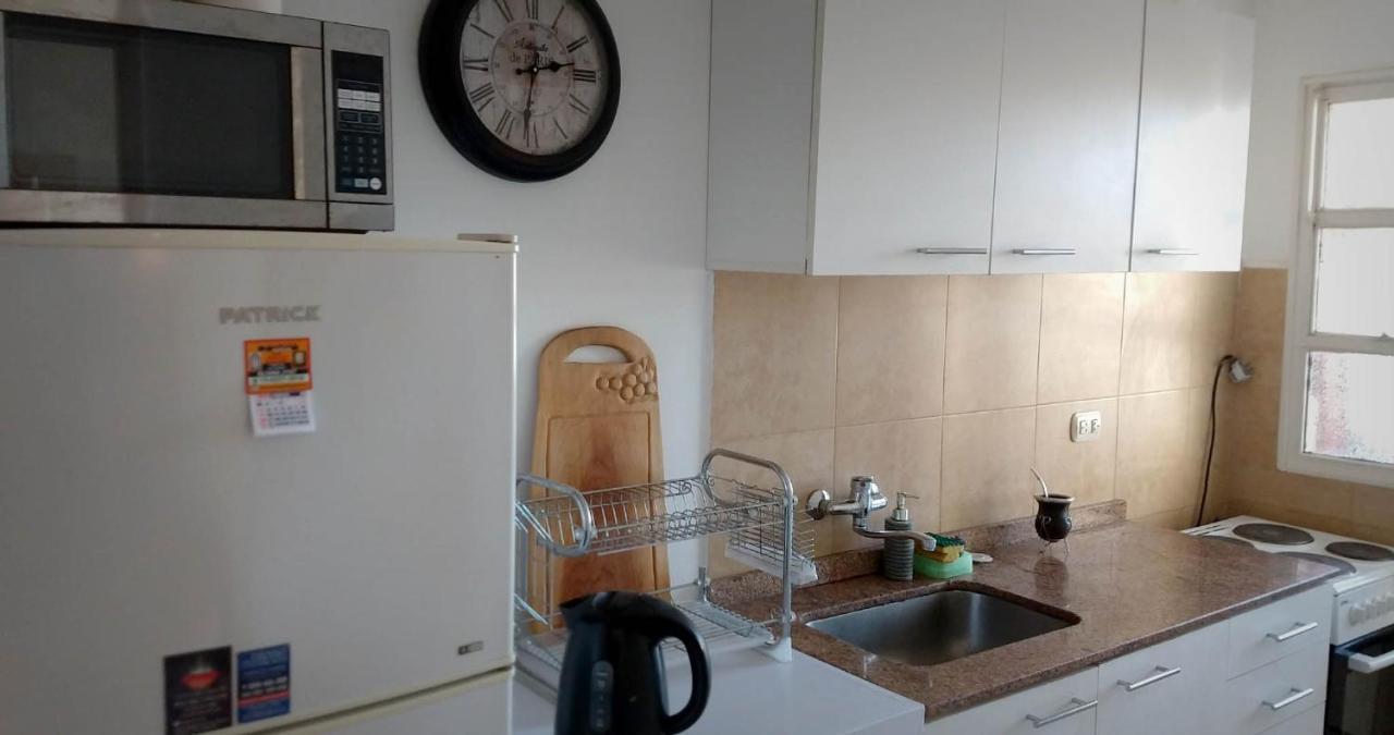 Depto 2 Ambientes Muy Luminoso Con Wifi Y Vista A La Plaza Apartment Буенос Айрес Екстериор снимка