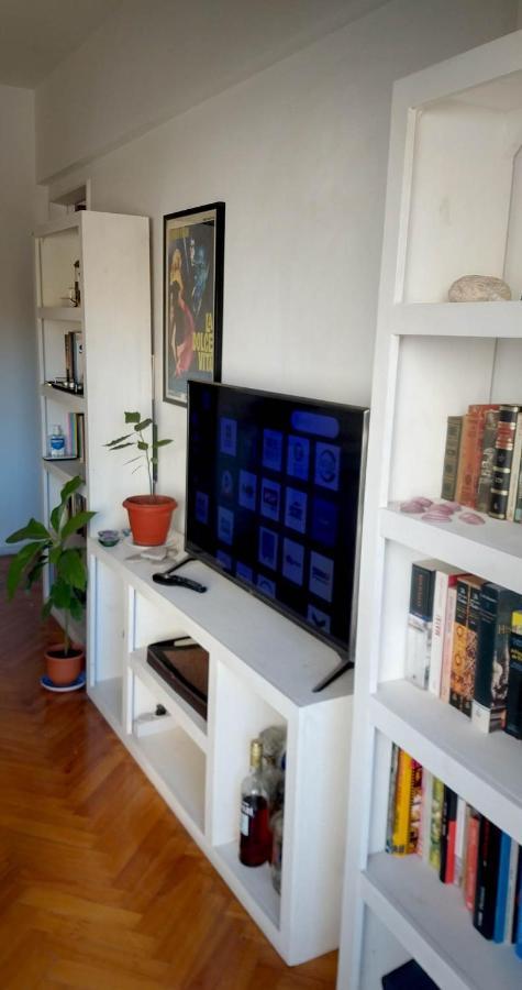 Depto 2 Ambientes Muy Luminoso Con Wifi Y Vista A La Plaza Apartment Буенос Айрес Екстериор снимка