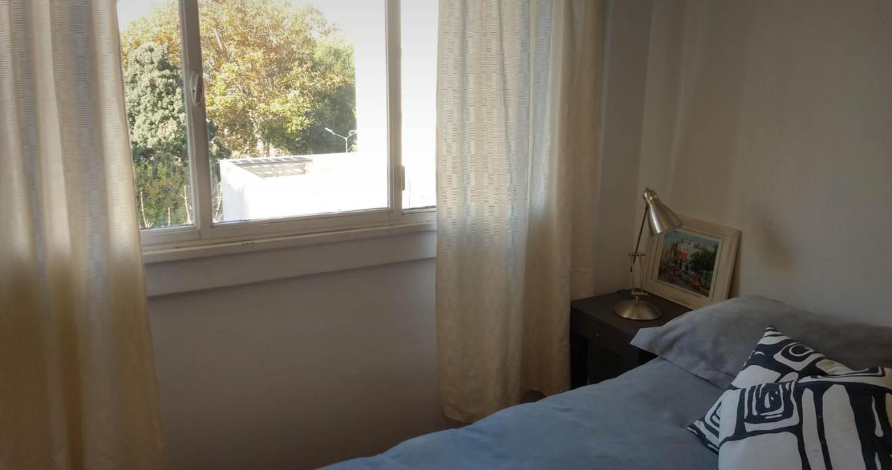 Depto 2 Ambientes Muy Luminoso Con Wifi Y Vista A La Plaza Apartment Буенос Айрес Екстериор снимка